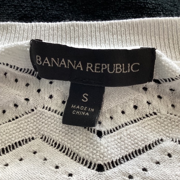 Banana Republic women’s, small, white, long sleeved, pullover sweater - Picture 3 of 10